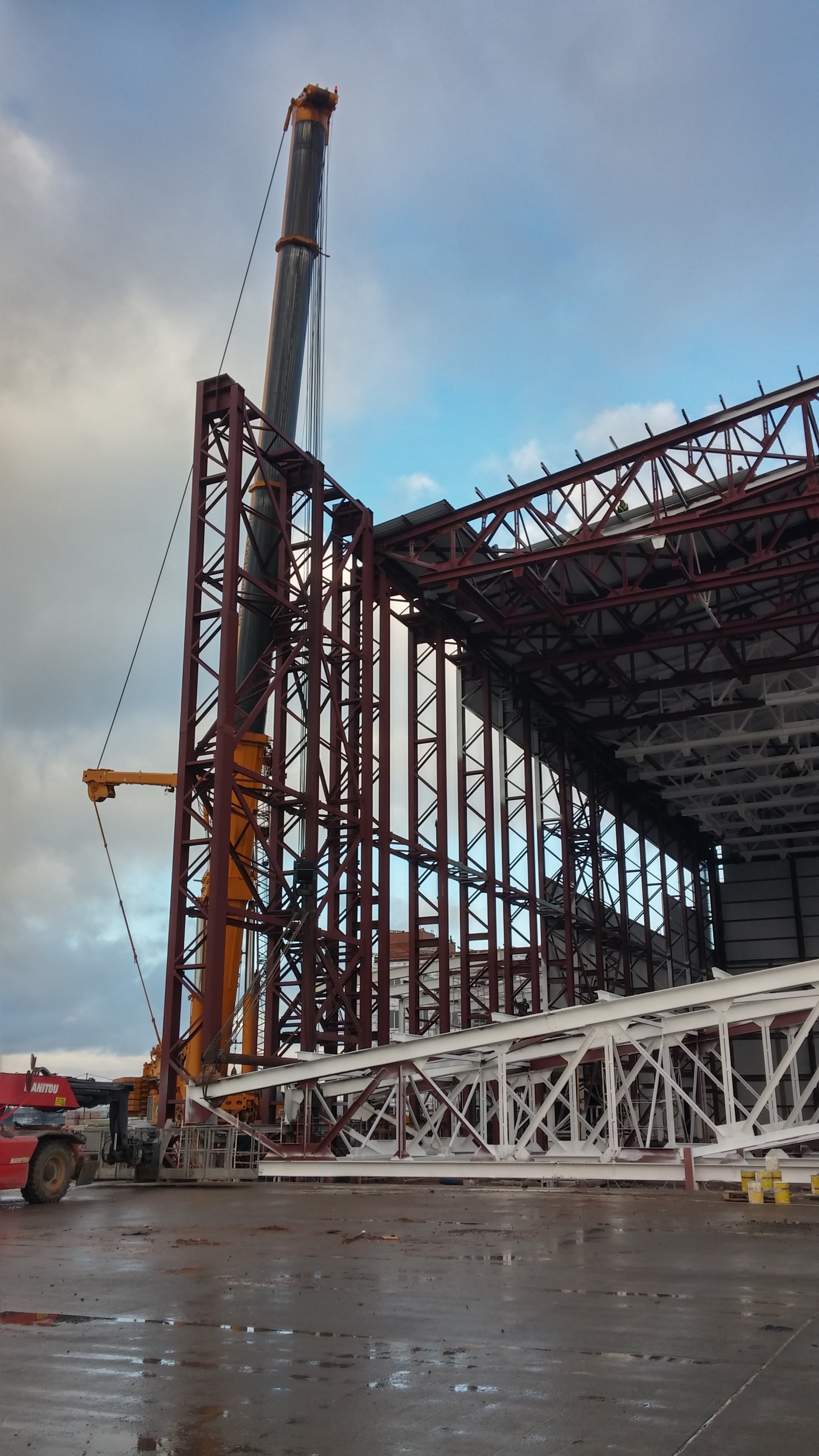 Подготовка к подъему блока с тремя фермами. Кран Liebherr LTM 1500-8.1.