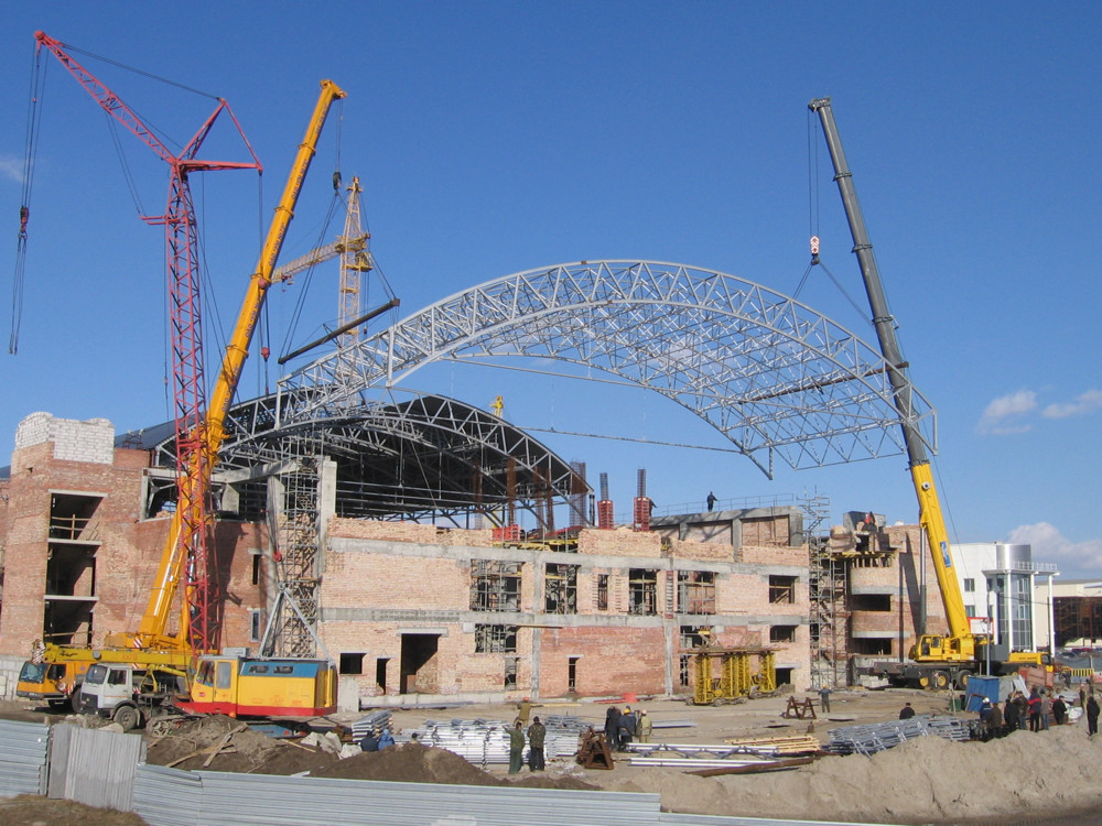 Монтаж блока ферм длиной 18м и пролетом 42м