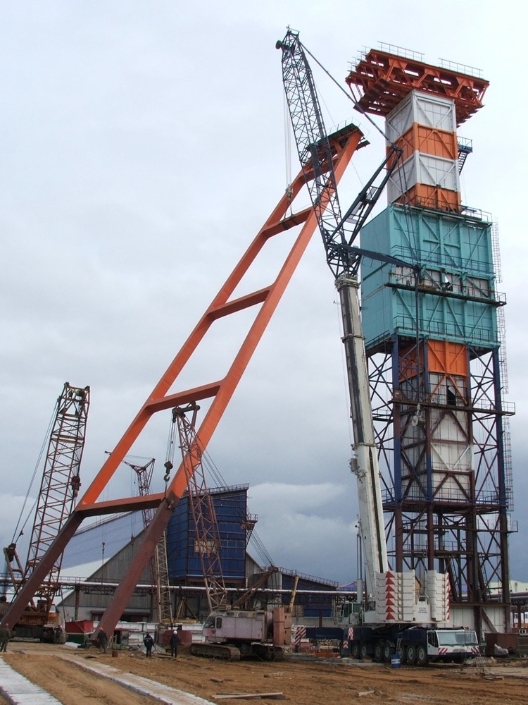 Монтаж укосины копра. Совместная работа кранов АС 500-1, МКГС-100 и МКГ-25 БР