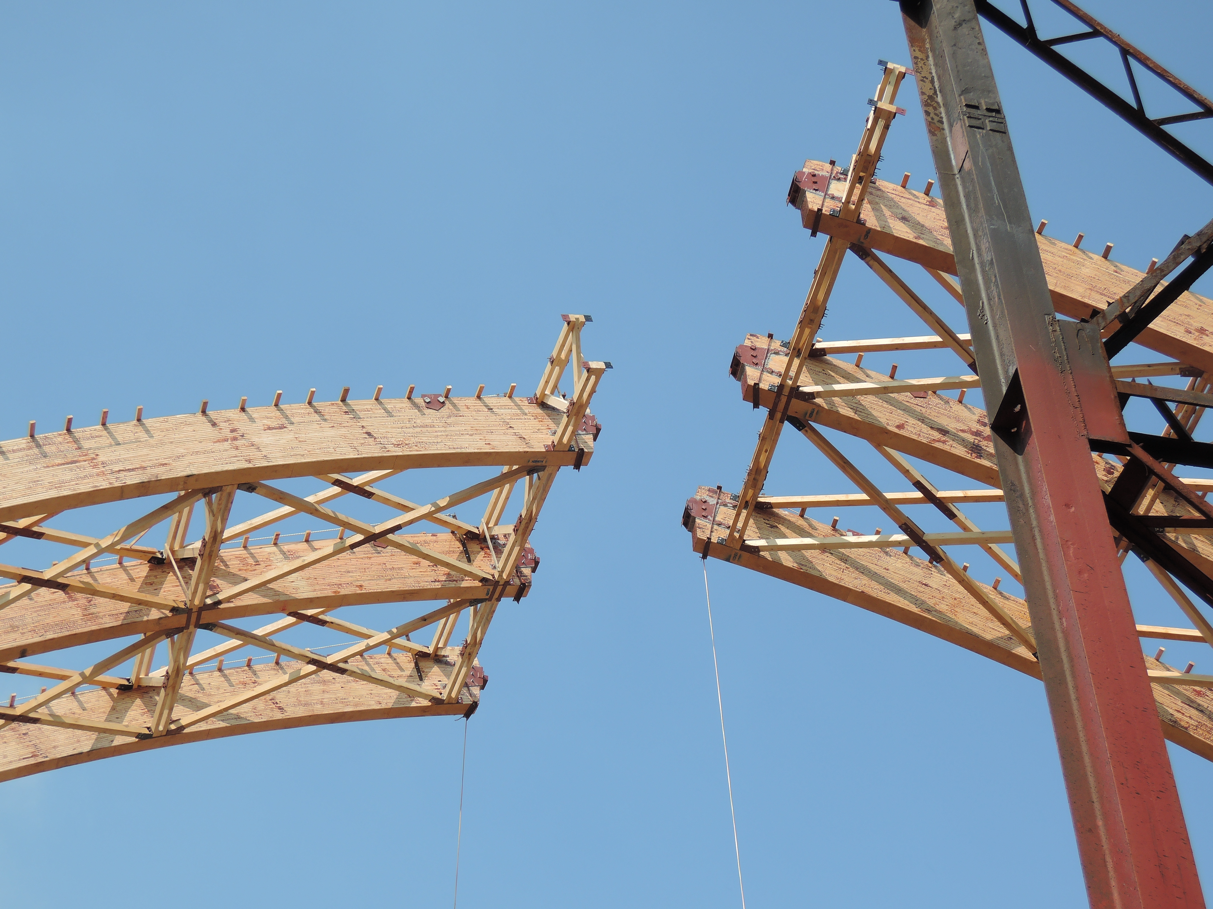 Перед соединением блоков из полуарок.