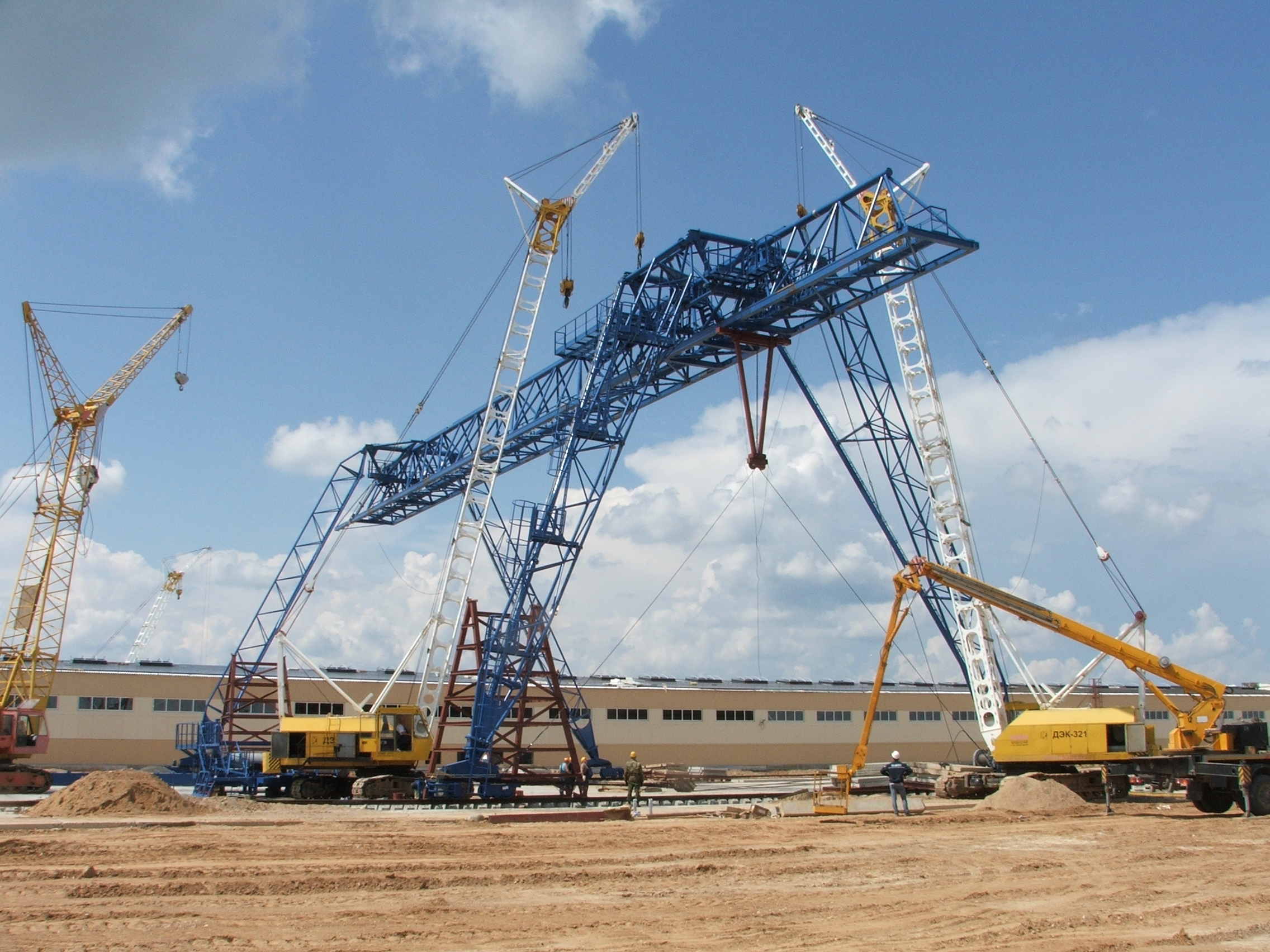 Ветви стропов сходятся в такелажную скобу.