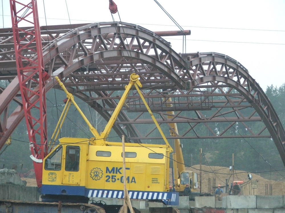 Подъем двух половин арки.