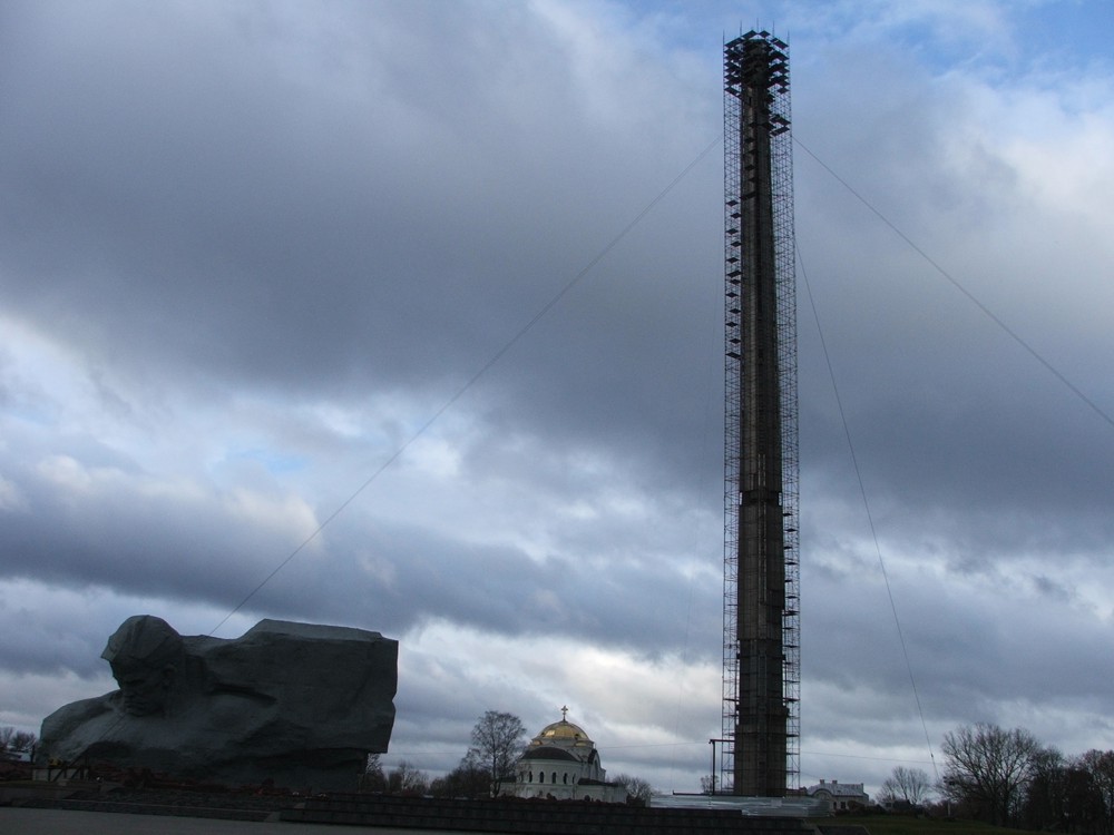 Панорама Брестской крепости во время реконструкции штыка-обелиска.