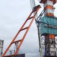 Монтаж укосины копра. Совместная работа кранов АС 500-1, МКГС-100 и МКГ-25 БР