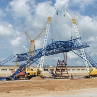 Многоветвевая строповка распределяет нагрузку на деревянный остов купола.