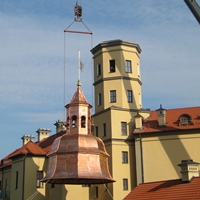 Старый купол демонтирован, идет подъём нового.