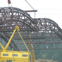 Подъем двух половин арки.