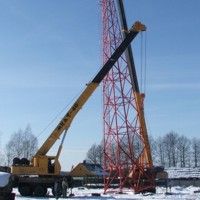 Монтаж при помощи двух кранов МКАТ-40.